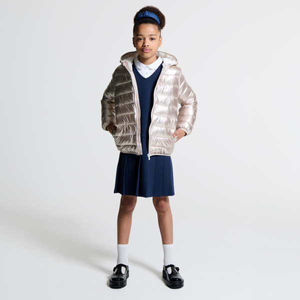 سترة منفوخة بغطاء رأس لامعة ذهبية اللون للفتيات